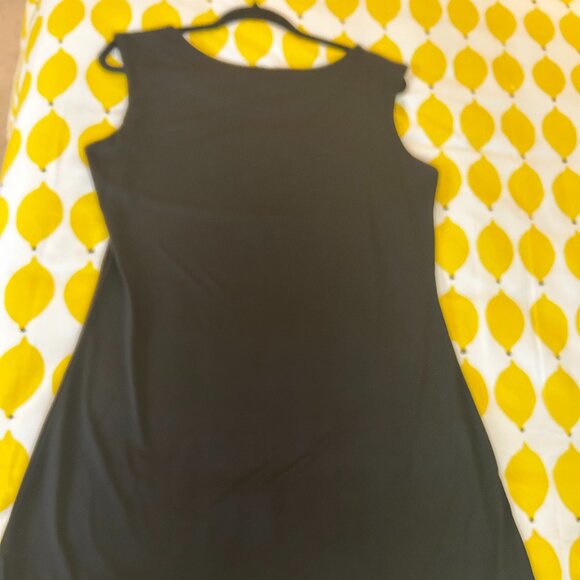 A black shift. - Picture 4 of 8